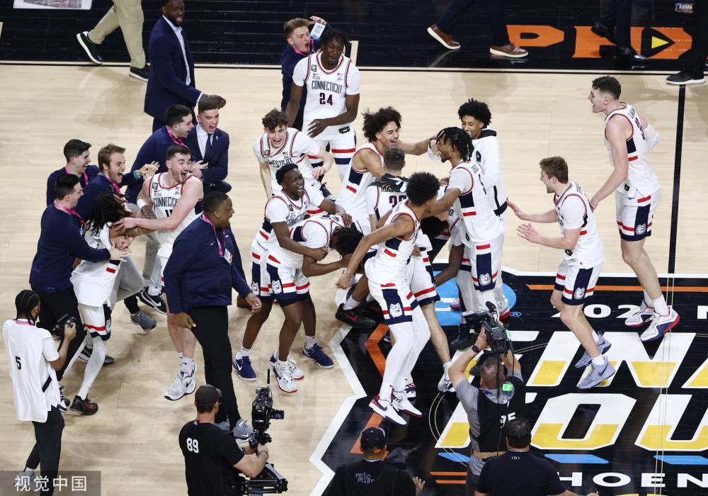 雷蒙扮演的 雷蒙扮演的