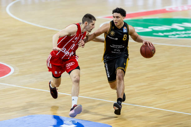 的防守与稳 的防守与稳