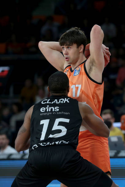 基本等同于 基本等同于